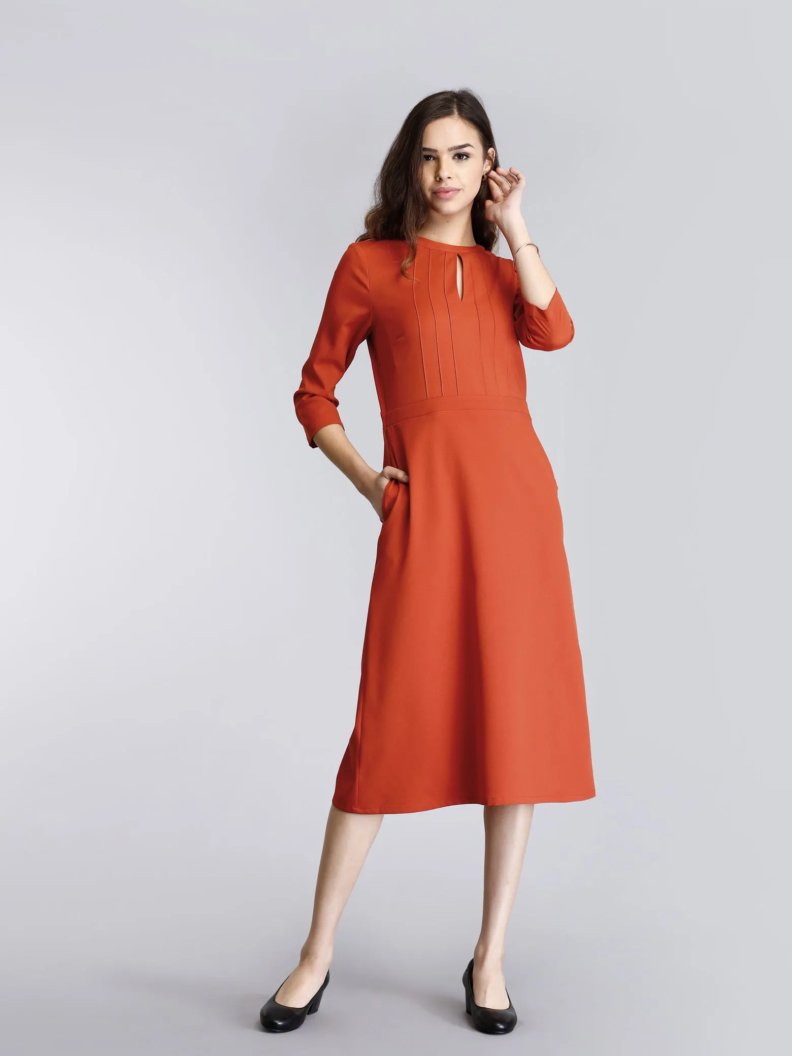 A Line Midi Dress With Pintucks - Rust