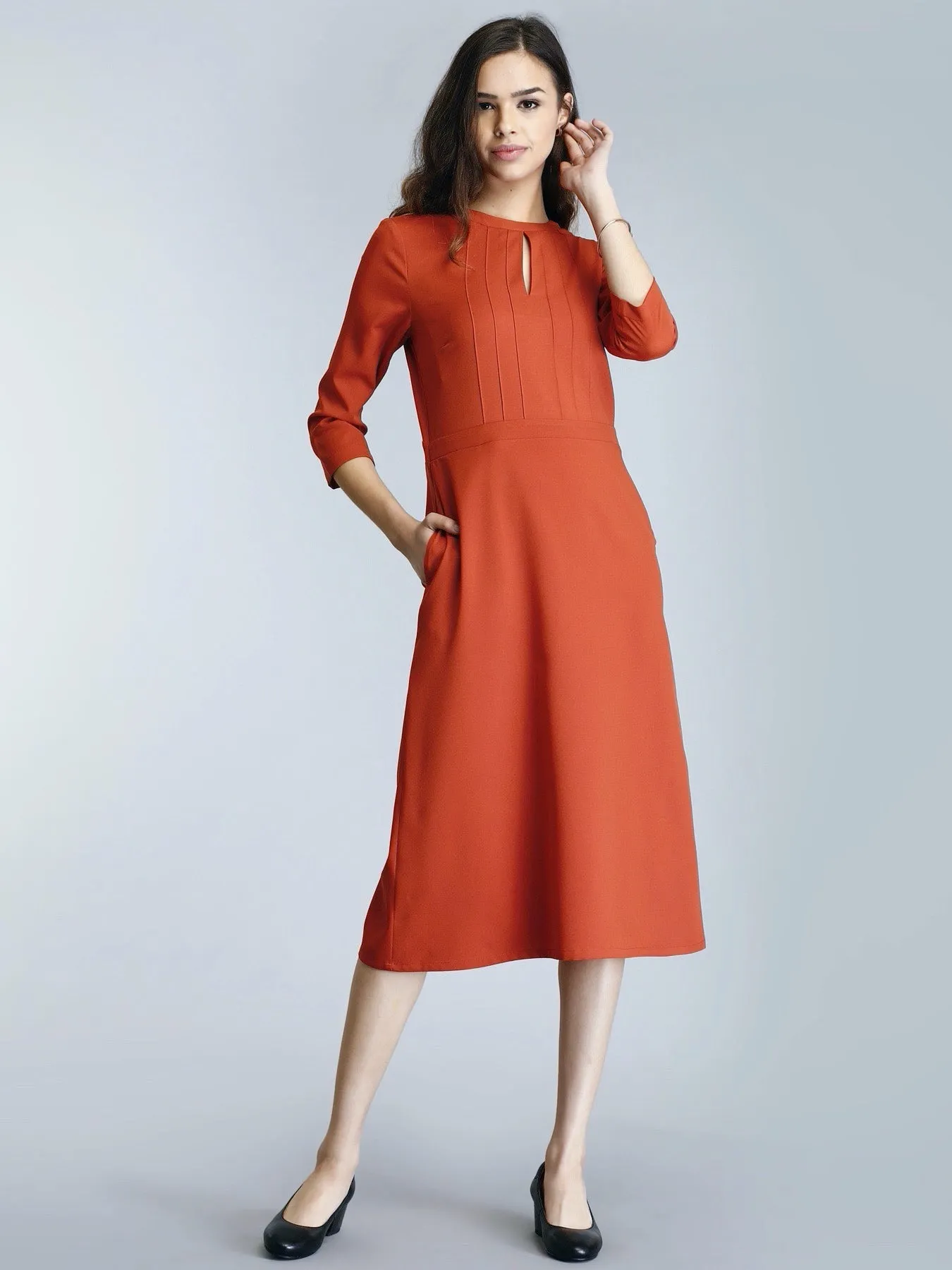 A Line Midi Dress With Pintucks - Rust