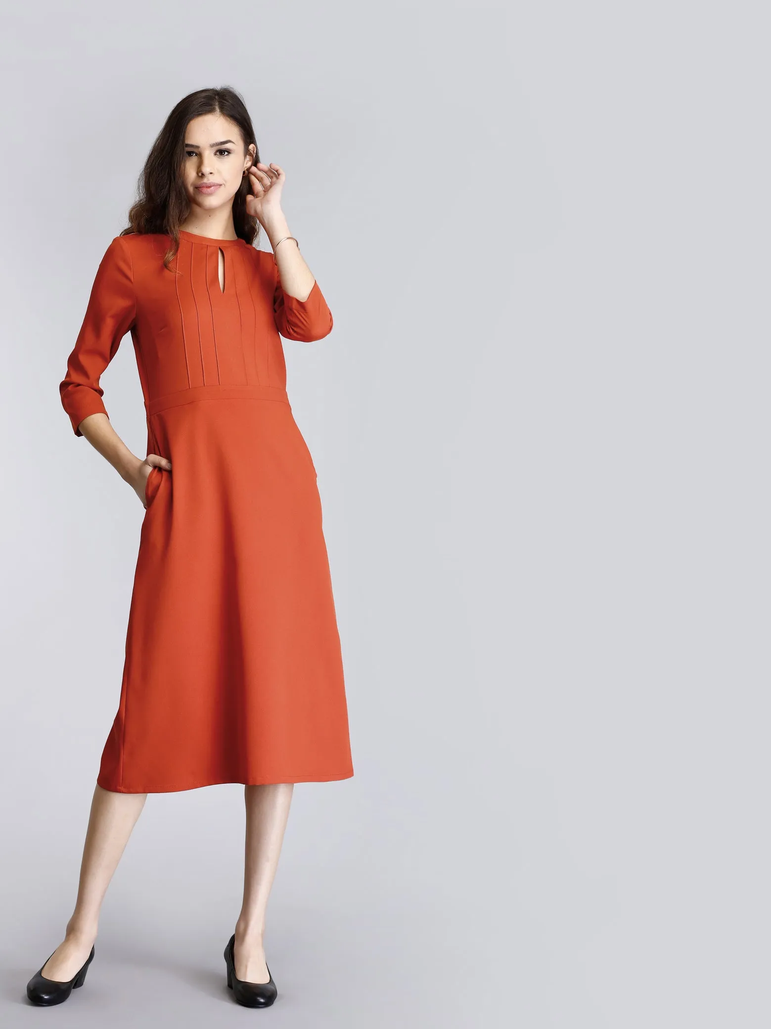 A Line Midi Dress With Pintucks - Rust