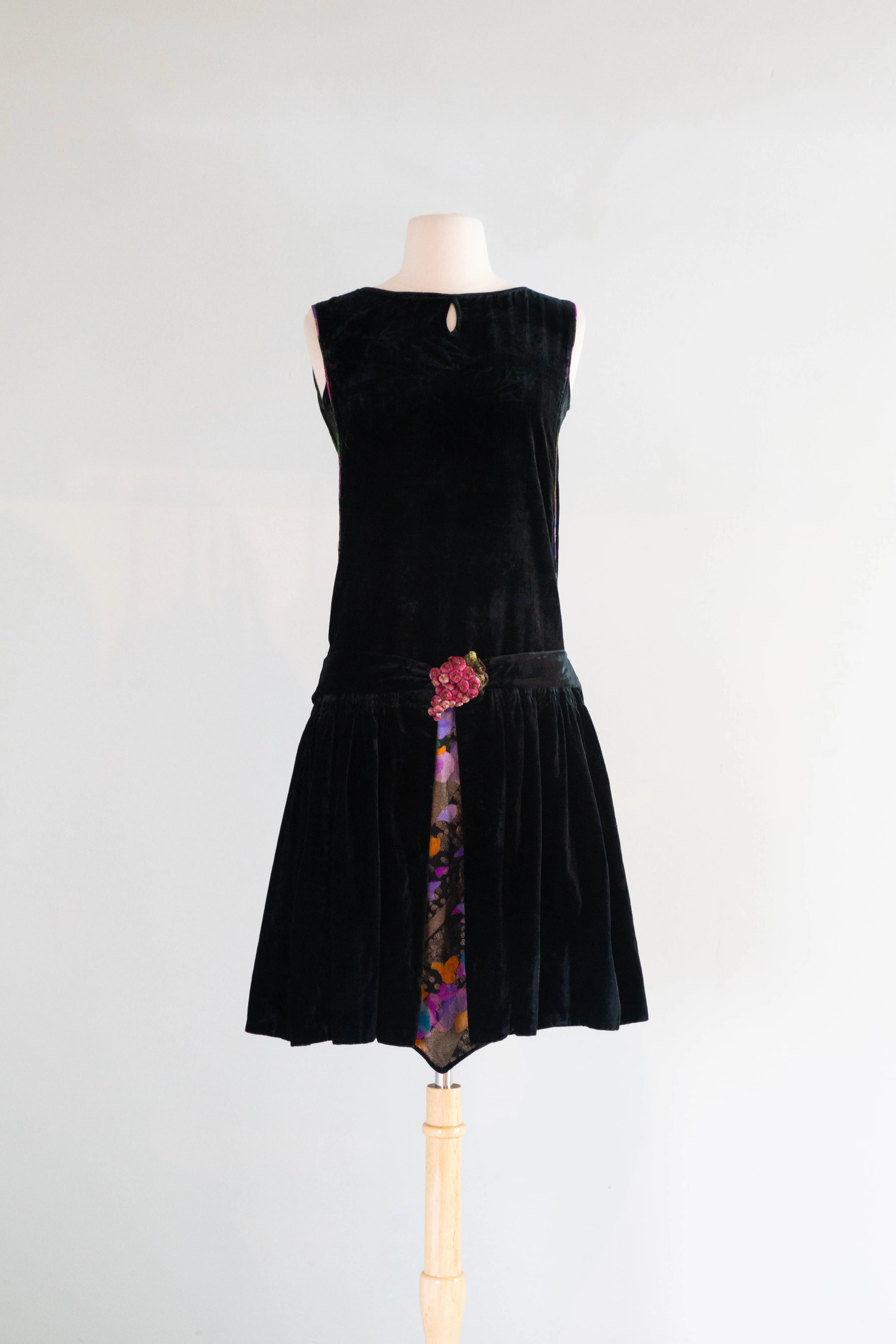 Beautiful 1920's Velvet Flapper Dress With Ribbon Work Grapes / Small