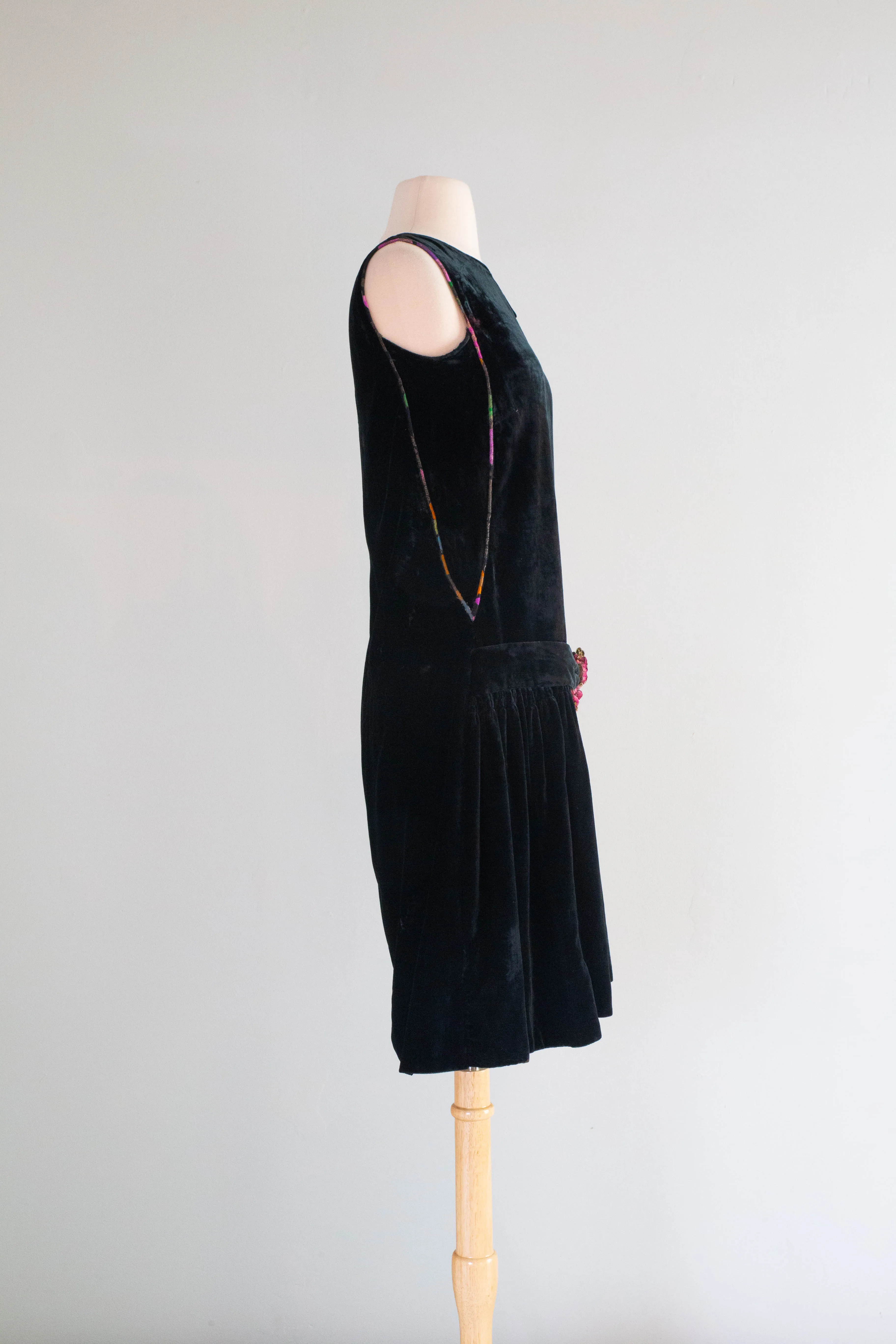 Beautiful 1920's Velvet Flapper Dress With Ribbon Work Grapes / Small