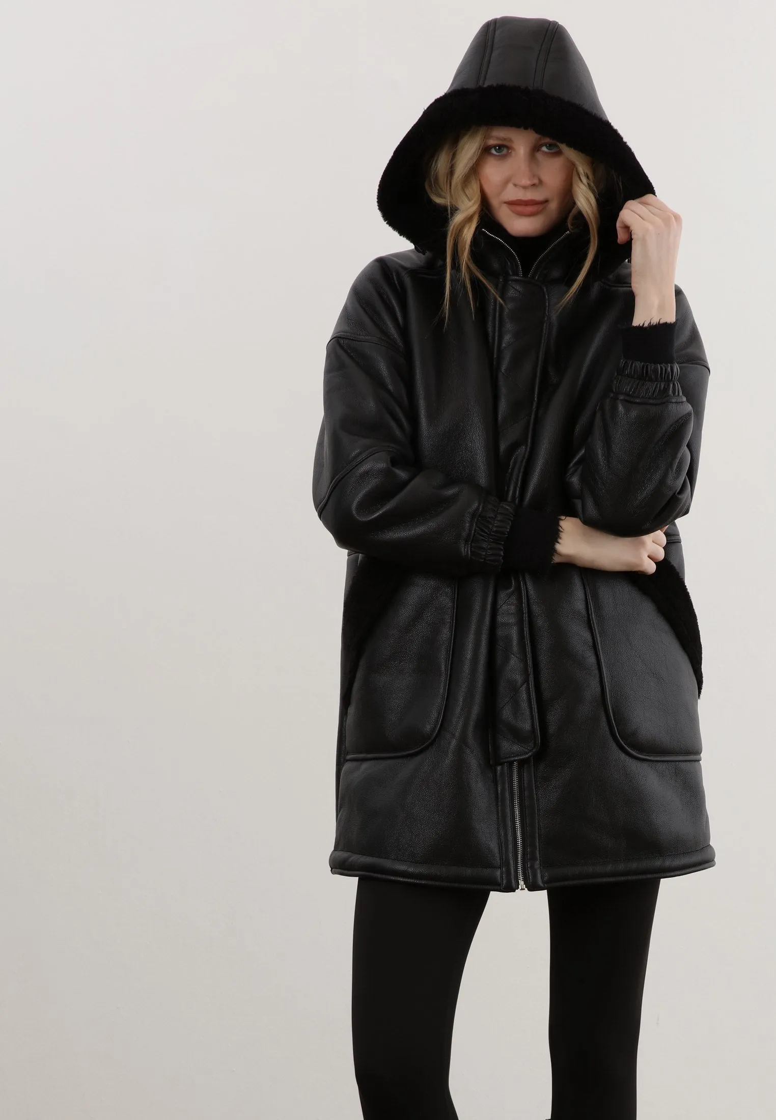 GLOBE COAT BLACK