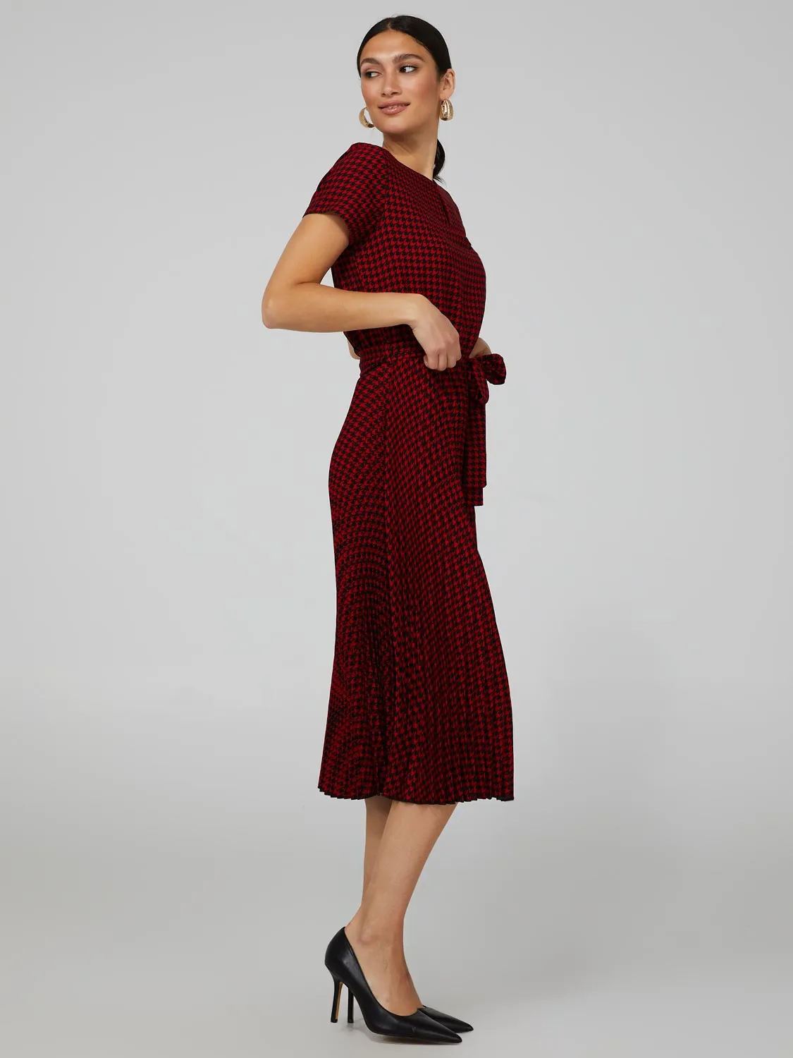 Houndstooth Short Sleeve Midi Dress With Pleated Skirt