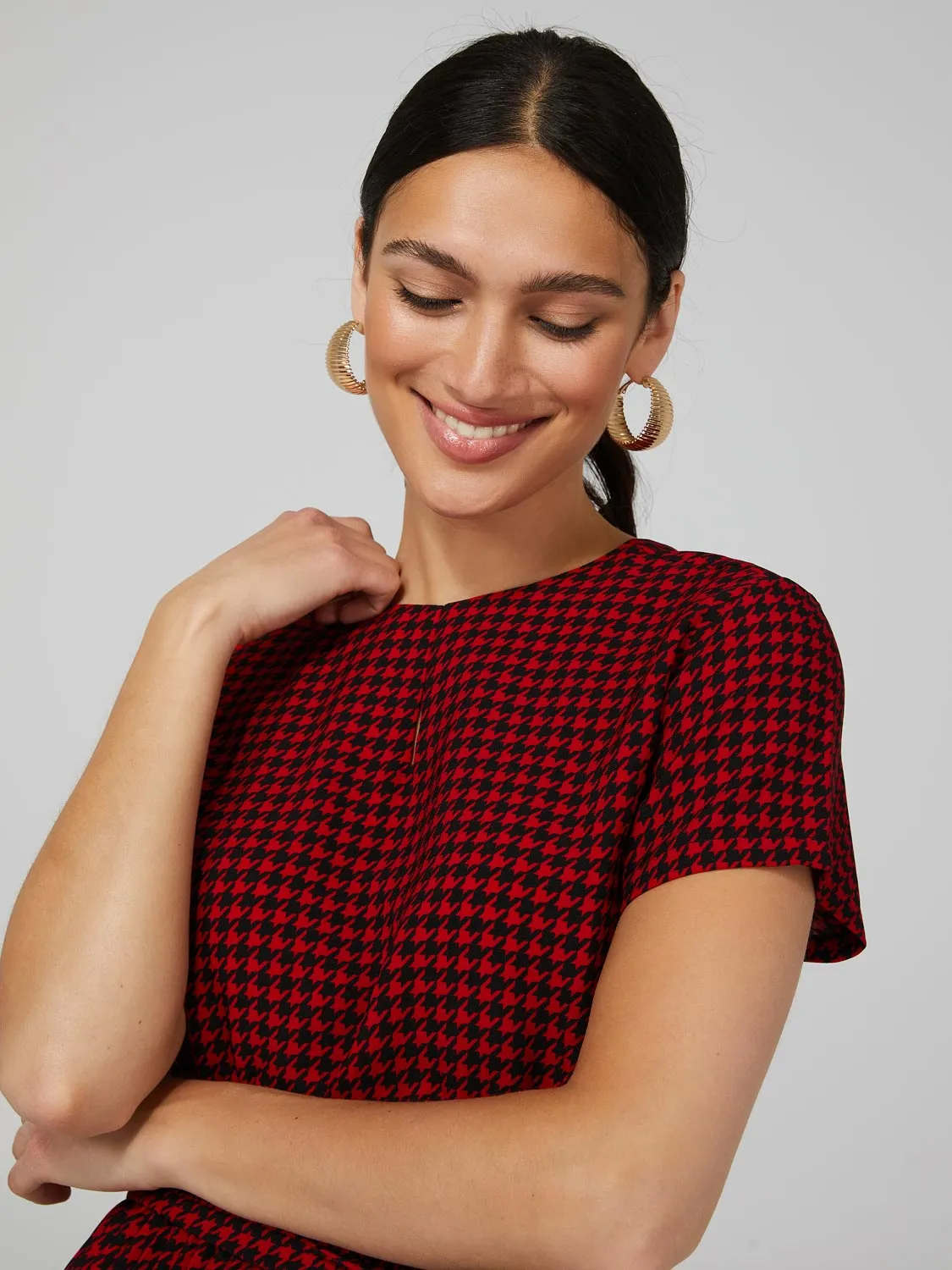 Houndstooth Short Sleeve Midi Dress With Pleated Skirt